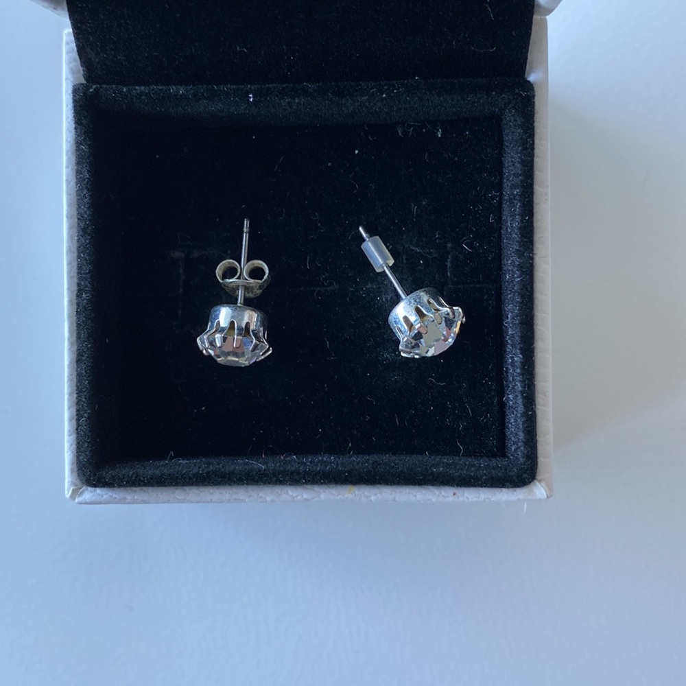 Diamond studs - Picture 2 of 3